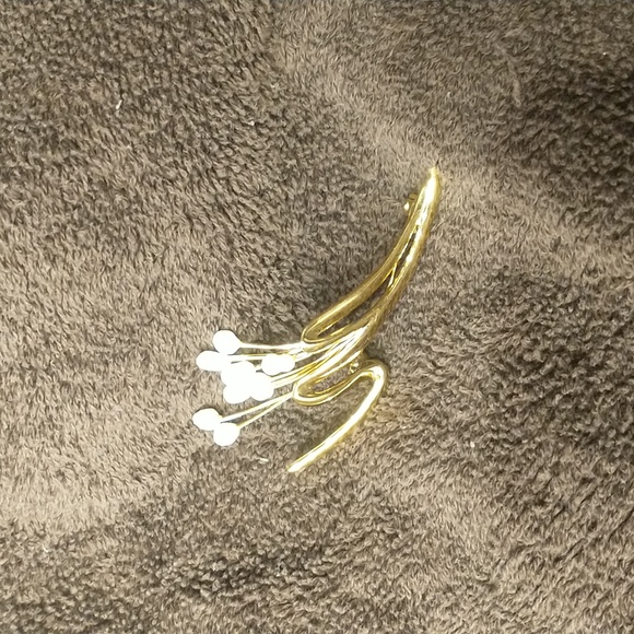 unsigned Jewelry - Freshwater pearl spray brooch.